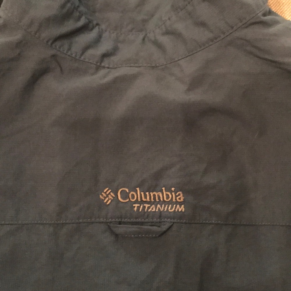 Columbia Titanium Button Up - image 8